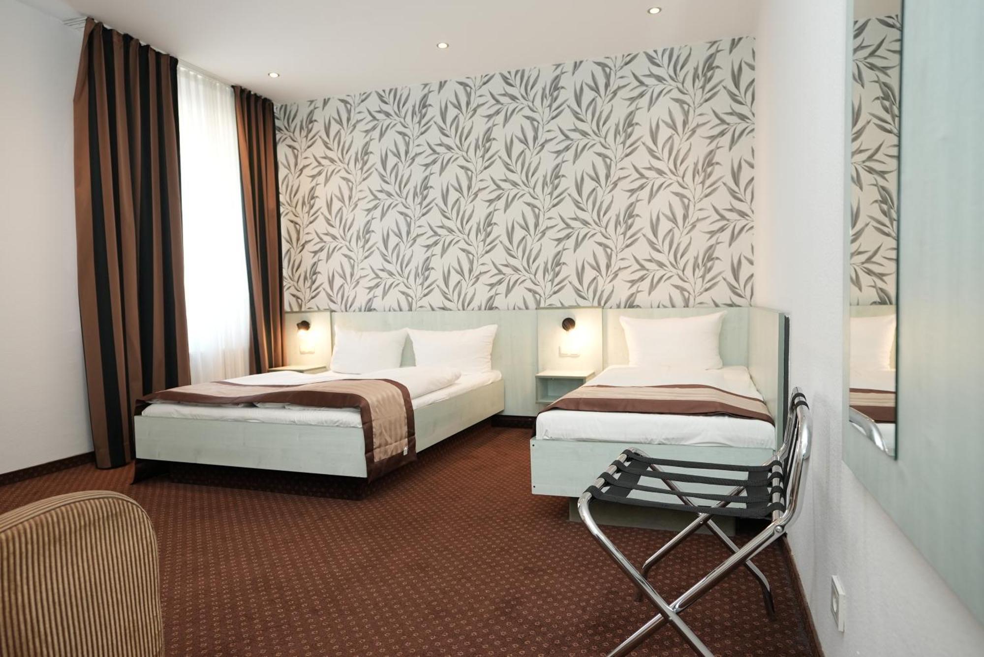 Hotel Attache An Der Messe 3*